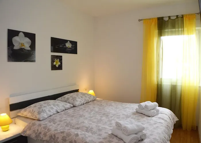 Luxury In Apartmant Drago شقة *